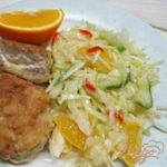 Котлеты из лосося в яйце с легким салатом