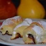 Рогалики с творогом и вишней