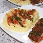 Камбала, запеченная в соевом томатно-луковом соусе с картофельным пюре на гарнир