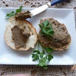 Куриный паштет с черносливом и вином