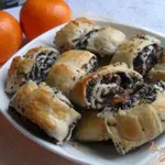 Слоенные булочки с маком