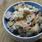 Салат с фасолью и копченым утиным окорочком