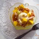 Салат с курицы и манго