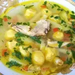 Золотистый суп с кукурузными клецками