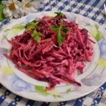 Салат капустный со свеклой