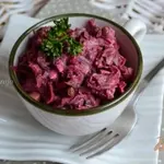 Свекольный салат с кальмарами