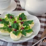 Фаршироуанные яйца с сырной начинкой