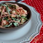 Салат из моркови, креветок и нута