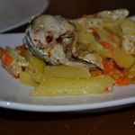 Скумбрия запеченная на подушке из овощей