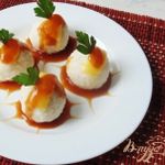 Рисовые  шарики с курицей и соевым соусом.