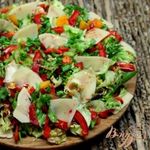 Микс салат с сыром и гранатовым соусом