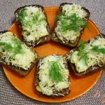 Фитнес-бутерброды с грибами в духовке