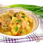 Картофель тушеный с уткой в мультиварке