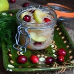 Квашеная капуста с яблоками и клюквой