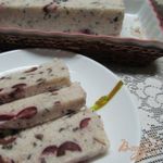 Домашнее мороженое с вишней и шоколадом