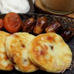 Сырники с курагой и финиками