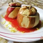 Яблоки запеченные с орехом и изюмом.
