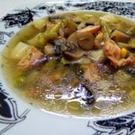 Суп со спаржевой фасолью и грибами