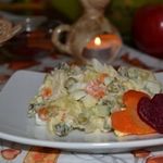 Салат Оливье с курицей и свежим огурцом