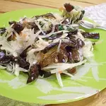 Салат с китайскими грибами и квашенной капустой.