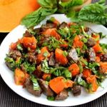 Печеночный салат с тыквой и шпинатом