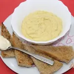 Рыбный паштет с ржаными гренками