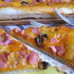 Пицца с сардельками и опятами