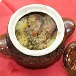 Картофель со свининой запеченная в горшочке
