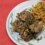 Ребра свиные с тушеной капустой и яблоками