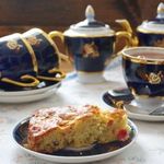 Домашний пирог с изюмом и яблоком