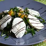 Салат из рукколы с апельсином и моцареллой
