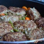 Мясные тефтели с рисом и овощами