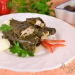 Рыба с моцареллой в виноградных листьях