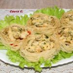 Гнёздышки из спагетти с курицей,помидорами и оливками