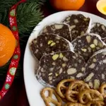 Сладкая колбаса с фисташками