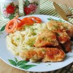Филе куриной грудки в яйцах и сухарях