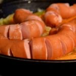 Свиные сардельки с овощами