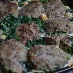 Котлеты с горохом в сливочном соусе со шпинатом