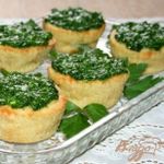 Кабачковые маффины с кедровыми орешками с соусом Песто из петрушки