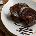 Кекс шоколадный со сливами