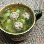 Суп с фрикадельками и зеленым горошком