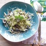Салат с виноградом,сыром и чесноком