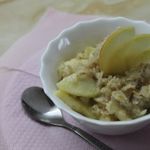 Овсянка с  яблоками и медом и сливками