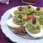 Яйца фаршированные дипом из авокадо