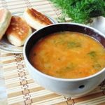 Вегетарианский гороховый суп с томатом.