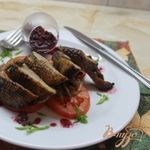 Грудка утки с вишневым соусом на подушке с овощей