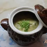 Печень из свинины запеченная с грибами, луком и сыром в сметанном соусе