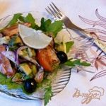 Салат с тунцом и авокадо