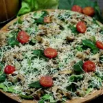 Зеленый салат с топинамбуром и сыром