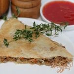 Слоеный пирог с мясом и овощами
